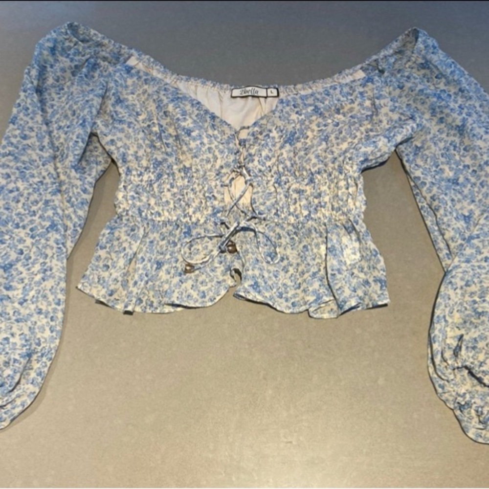 Brand New 2bella cute floral blouse